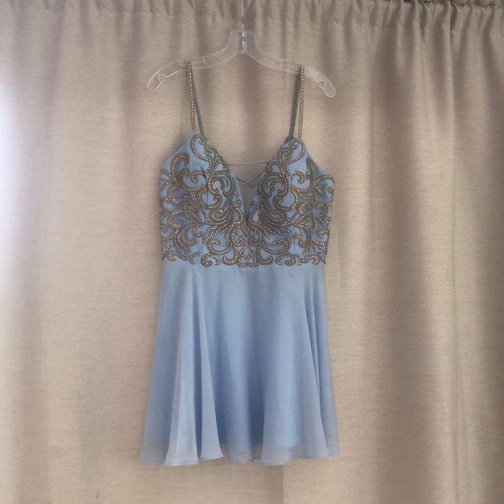 Ed Young size XXL dress. It’s light blue.